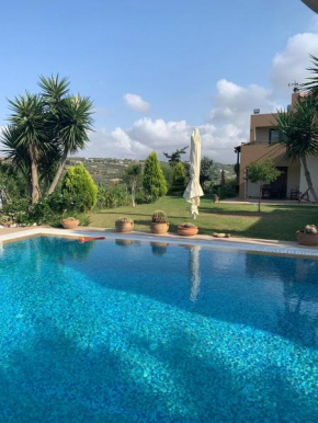 Villa Karteros with Swimming pool Bbq